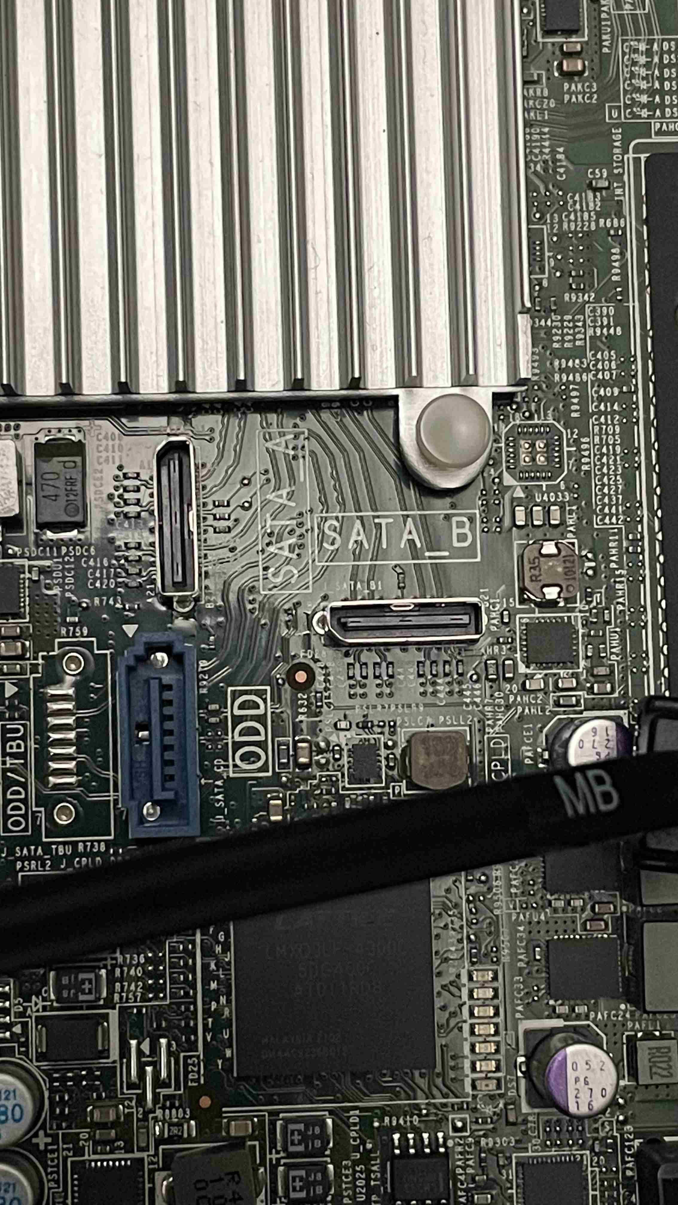 An Oculink-2 port labeled as SATA